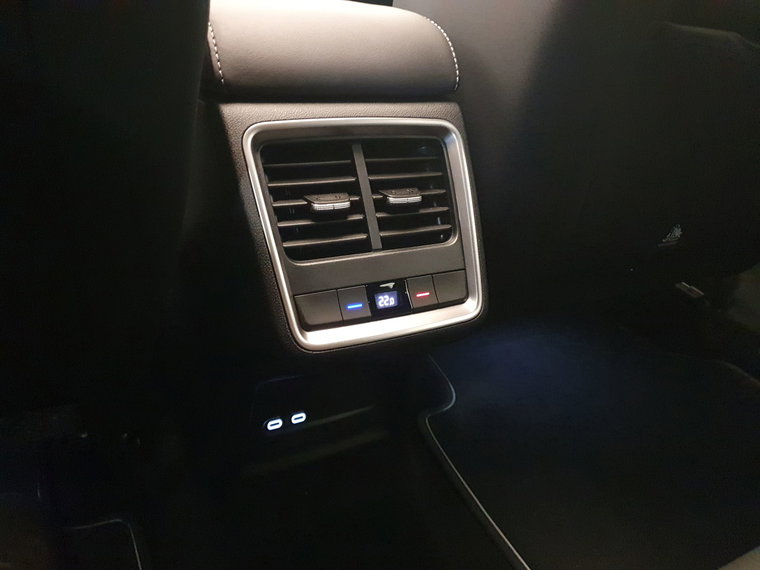 Vehicle Image 26