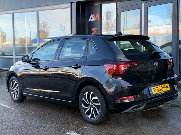 Vehicle Image 6