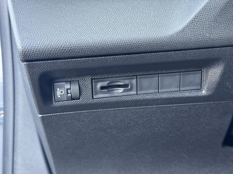 Vehicle Image 26