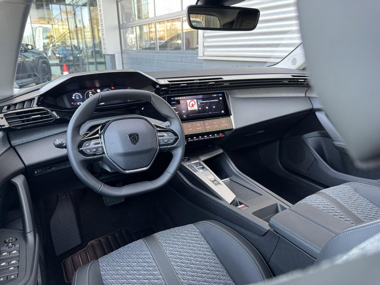Vehicle Image 48