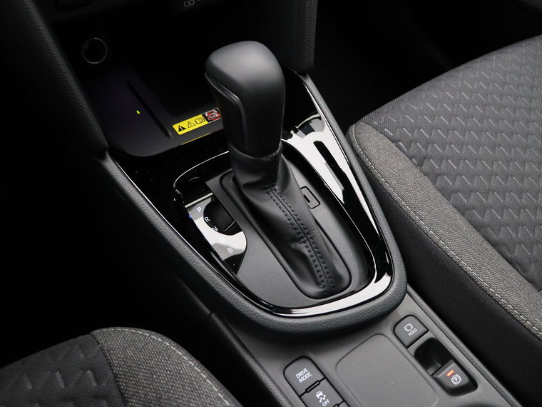 Vehicle Image 25