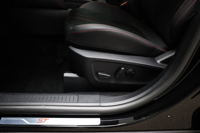 Vehicle Image 32