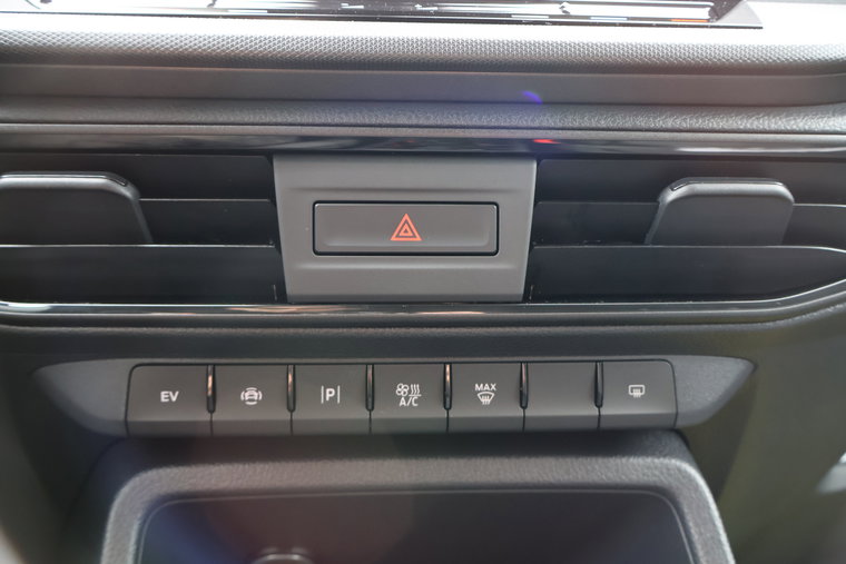 Vehicle Image 33