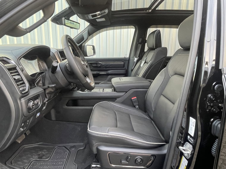 Vehicle Image 23