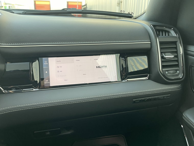 Vehicle Image 25