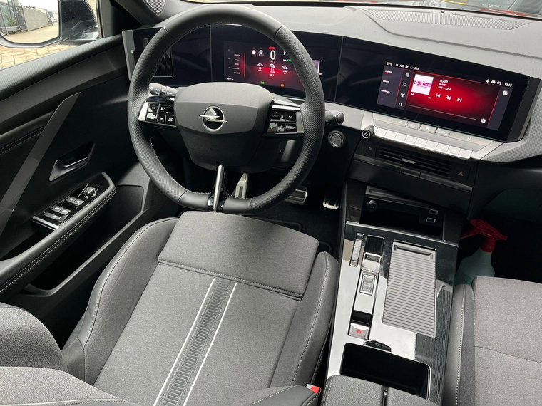 Vehicle Image 18