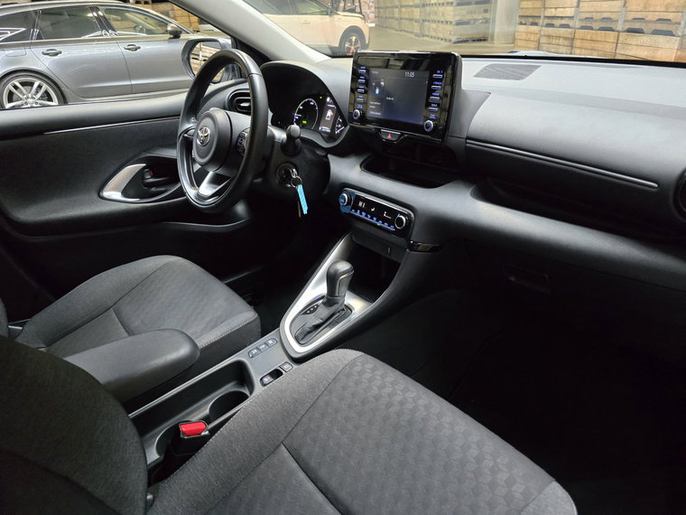 Vehicle Image 8