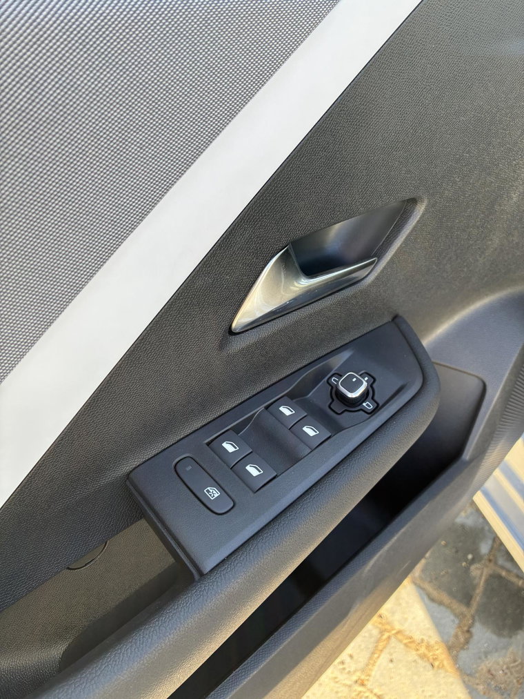 Vehicle Image 31