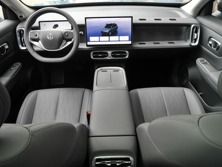 Vehicle Image 6