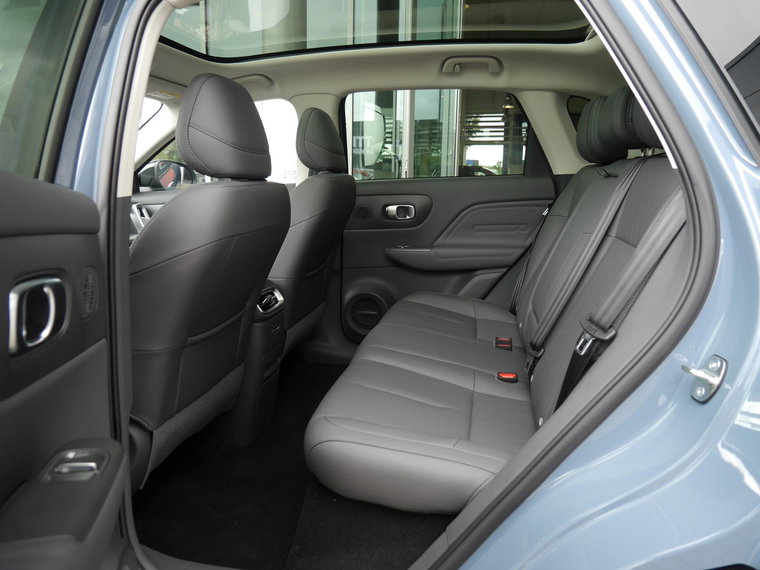 Vehicle Image 10