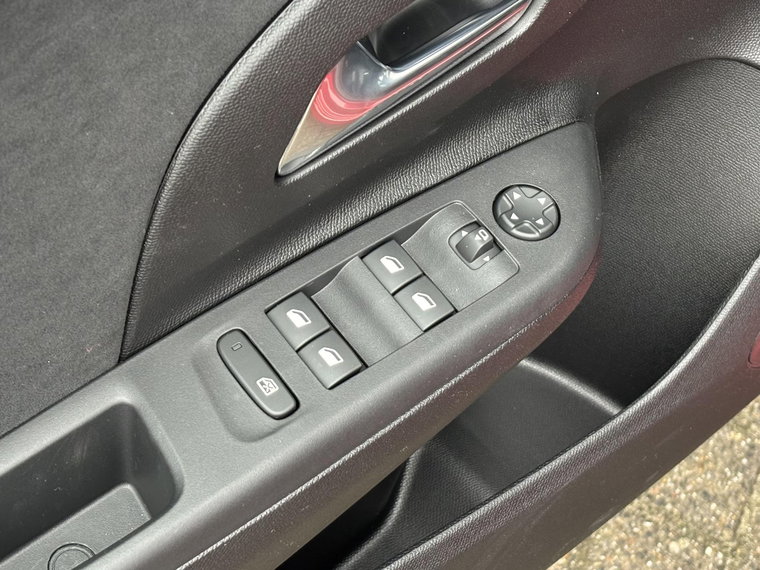 Vehicle Image 28