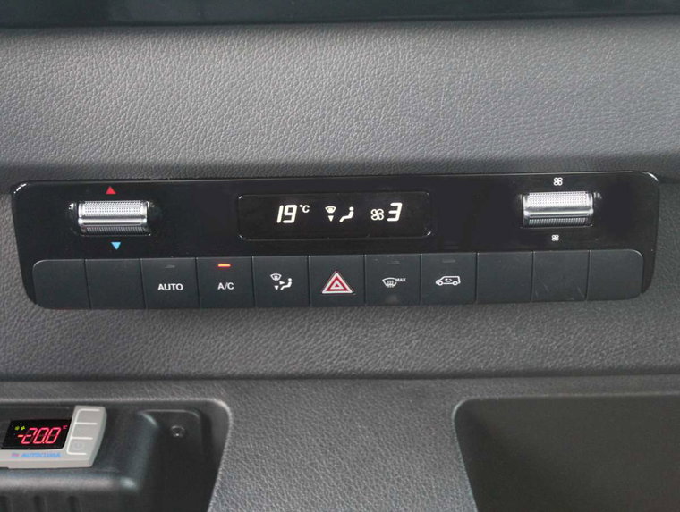 Vehicle Image 28