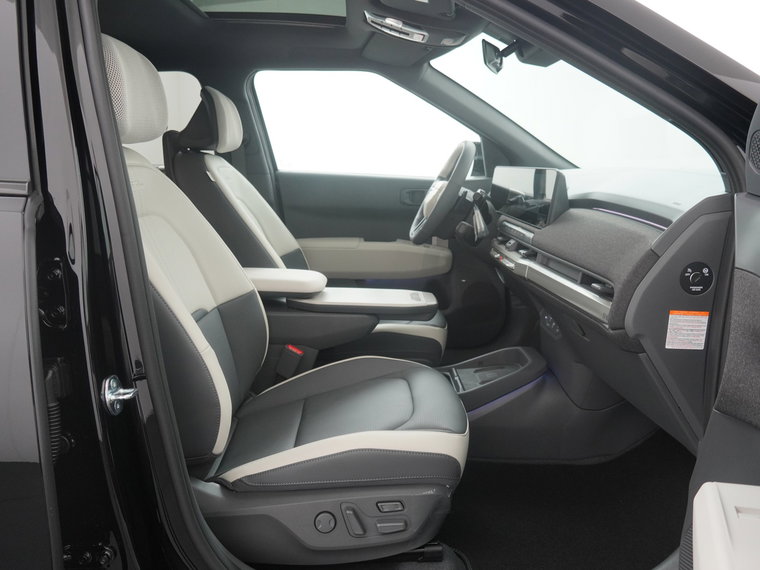 Vehicle Image 35