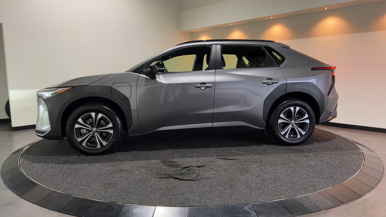 Vehicle Image 13