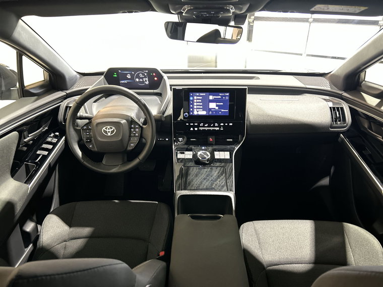 Vehicle Image 8
