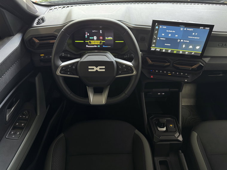 Vehicle Image 25