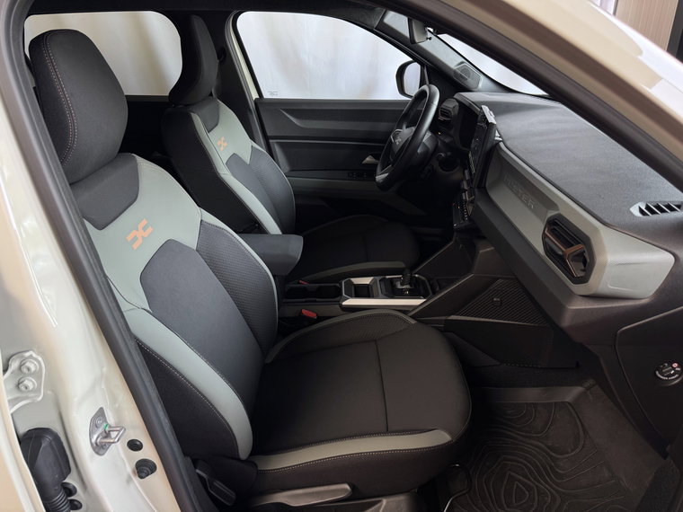 Vehicle Image 32