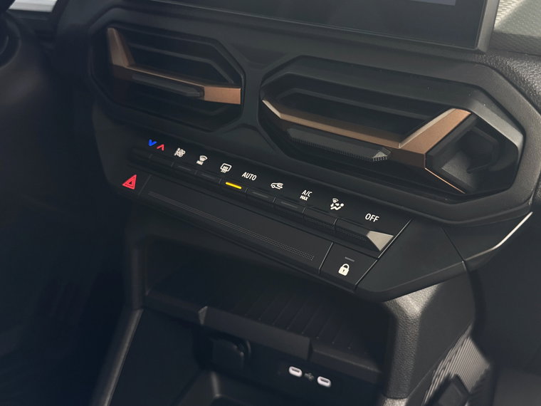 Vehicle Image 38