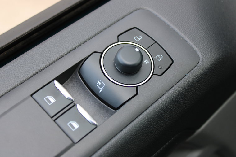 Vehicle Image 25