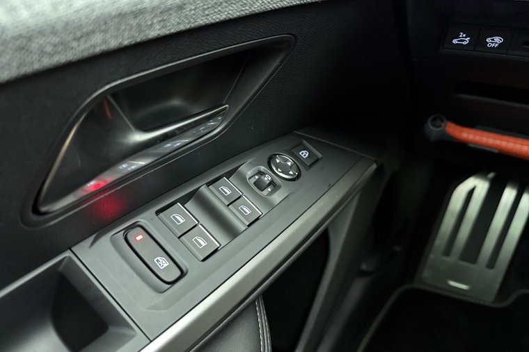Vehicle Image 24