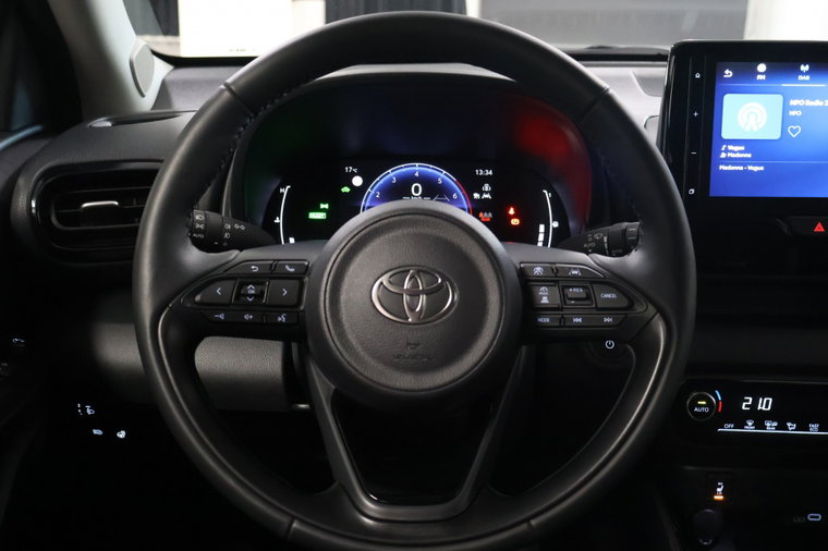 Vehicle Image 16
