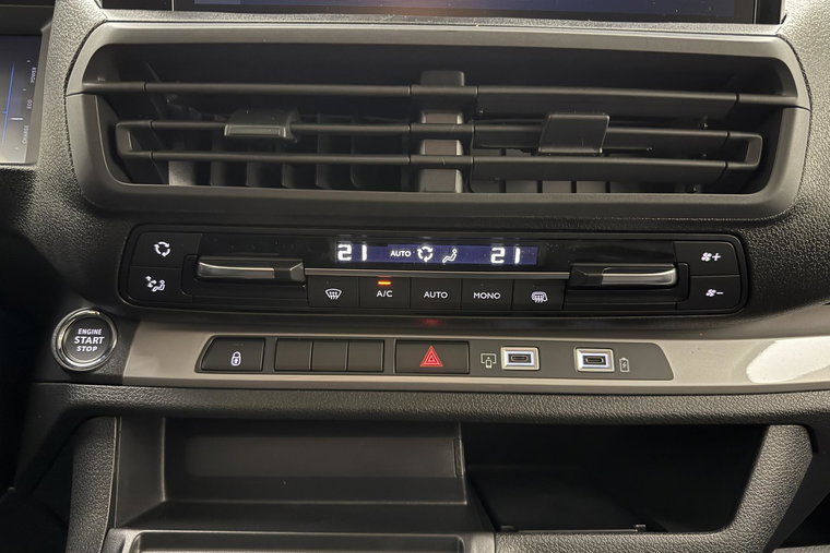 Vehicle Image 26