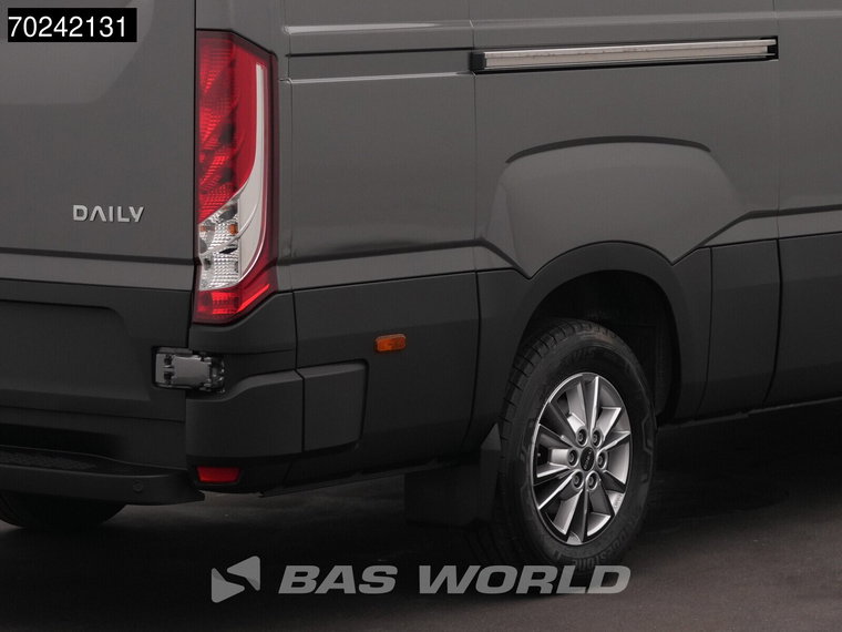 Vehicle Image 33
