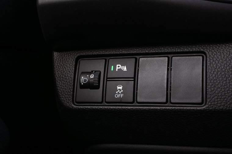 Vehicle Image 25