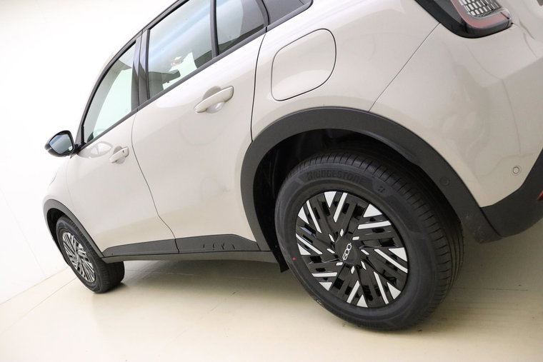 Vehicle Image 16