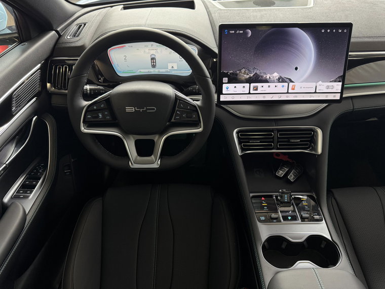 Vehicle Image 25