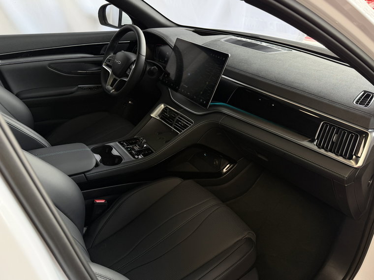 Vehicle Image 32