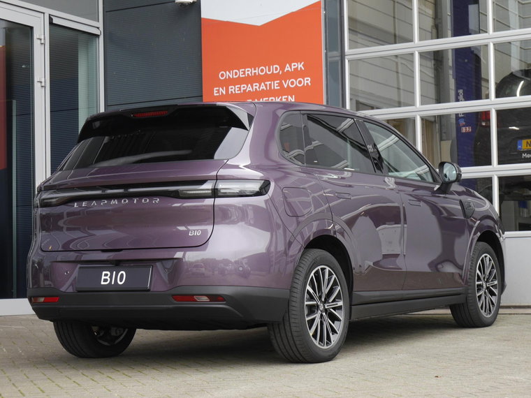 Vehicle Image 13