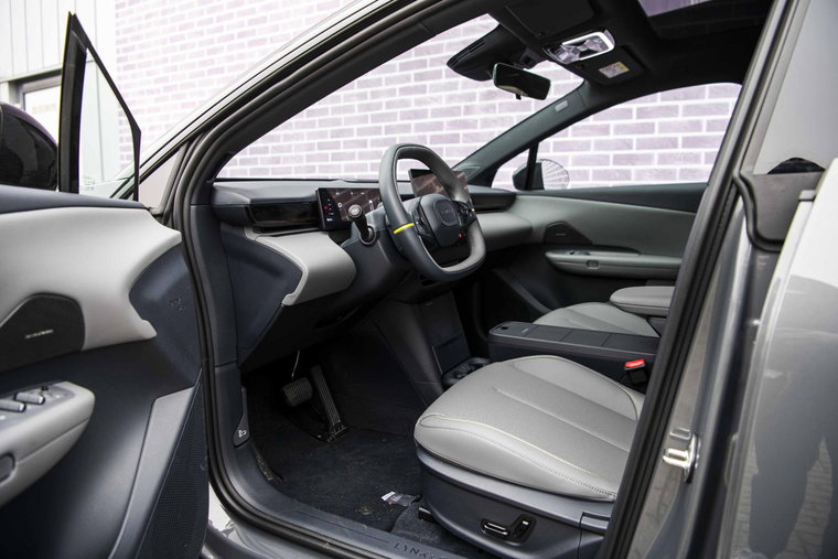 Vehicle Image 23