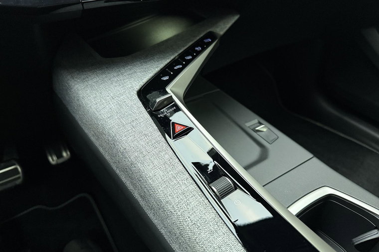 Vehicle Image 38
