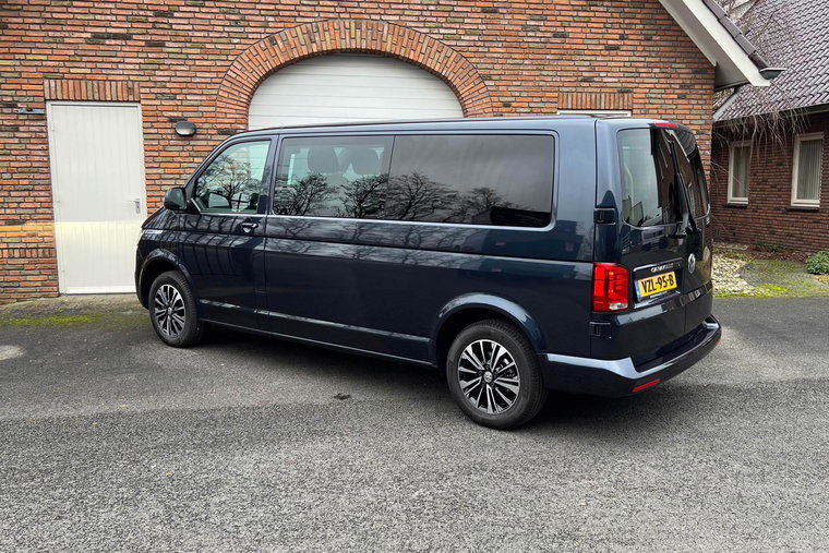 Vehicle Image 32