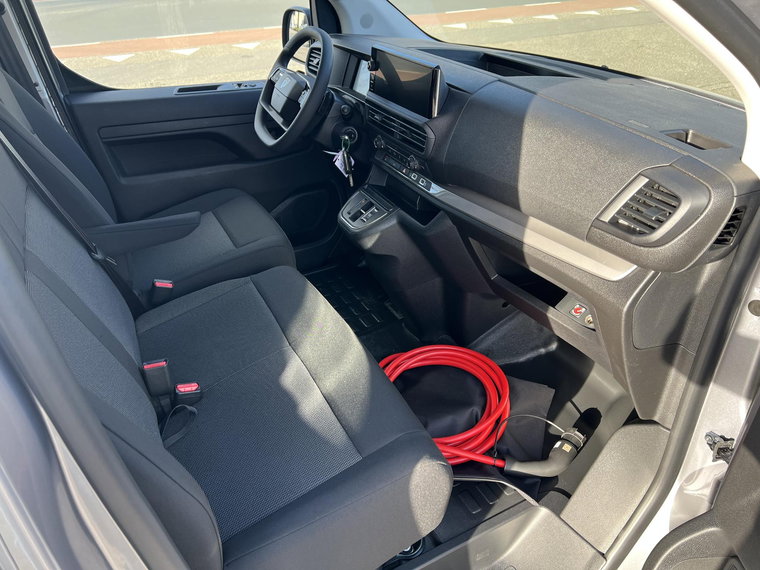 Vehicle Image 32