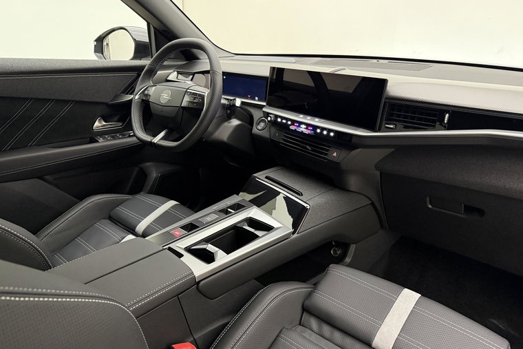 Vehicle Image 16