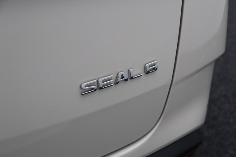 Vehicle Image 32