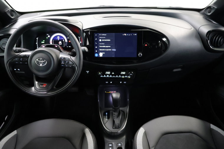 Vehicle Image 6