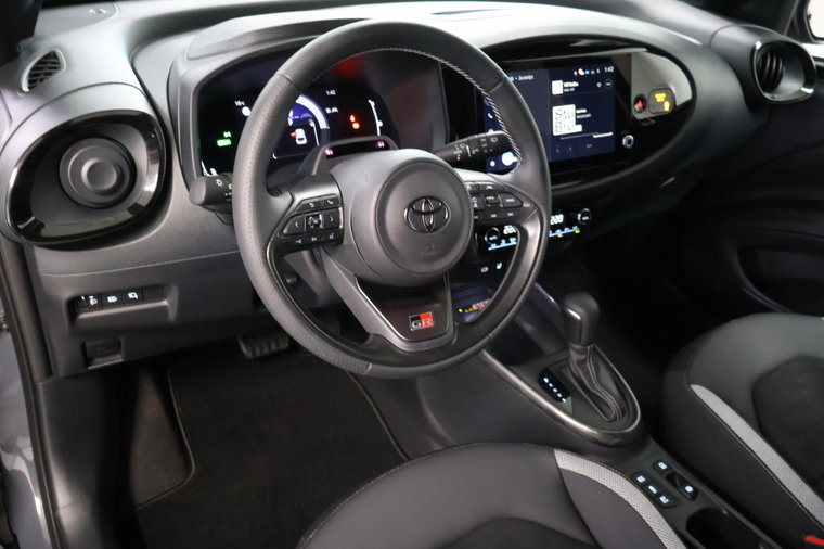 Vehicle Image 7