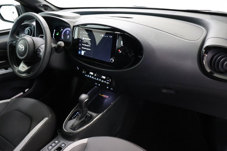 Vehicle Image 11