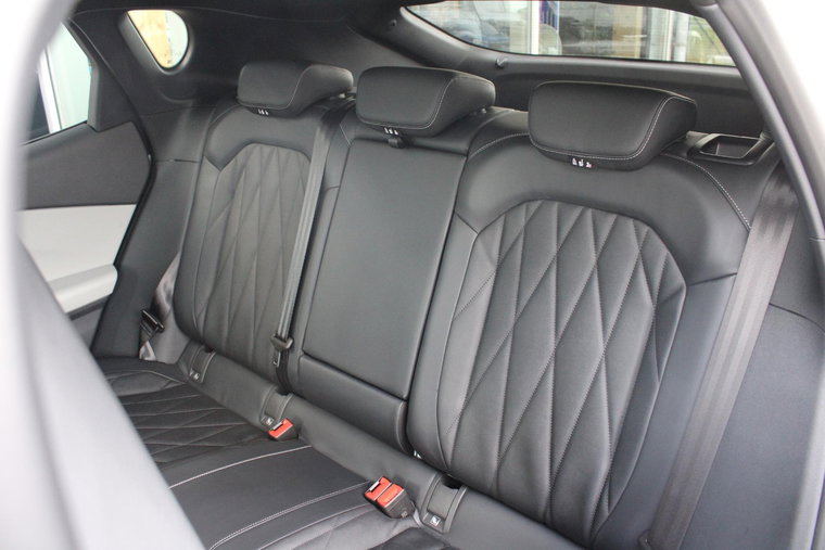 Vehicle Image 14