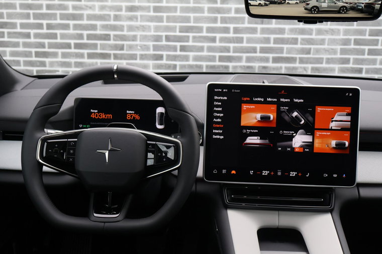 Vehicle Image 11