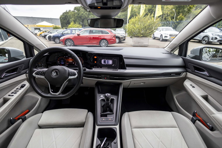 Vehicle Image 16