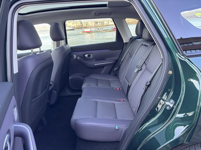 Vehicle Image 13