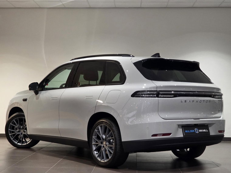 Vehicle Image 7