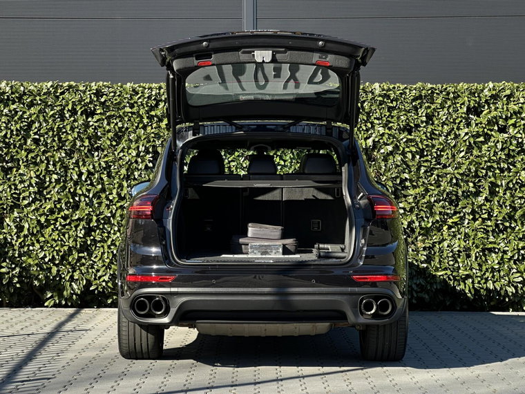 Vehicle Image 32