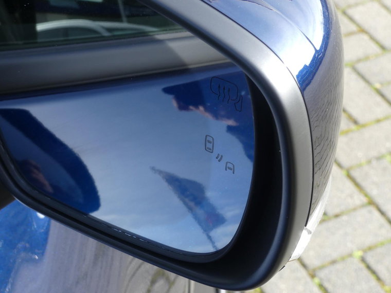Vehicle Image 32