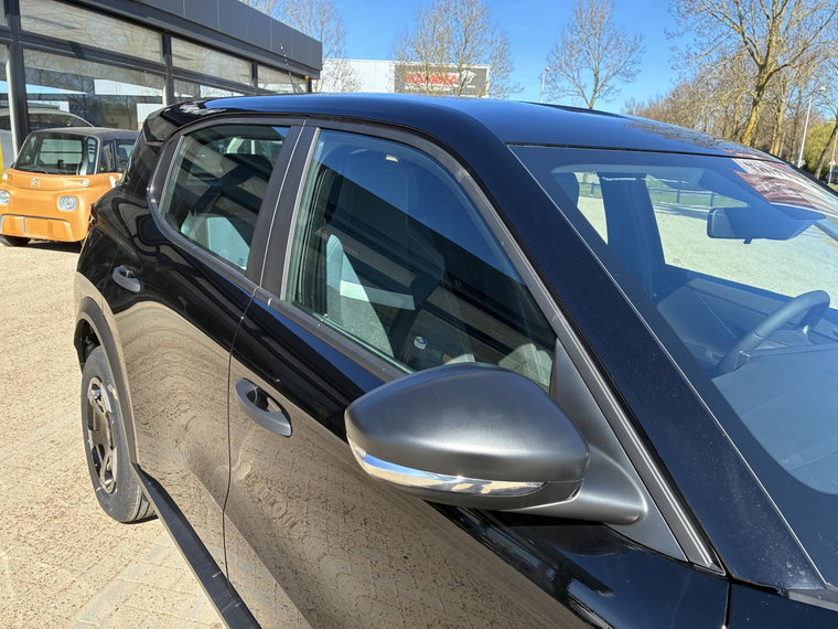 Vehicle Image 25