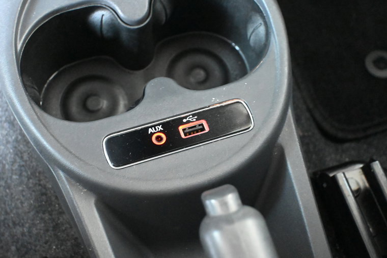Vehicle Image 25